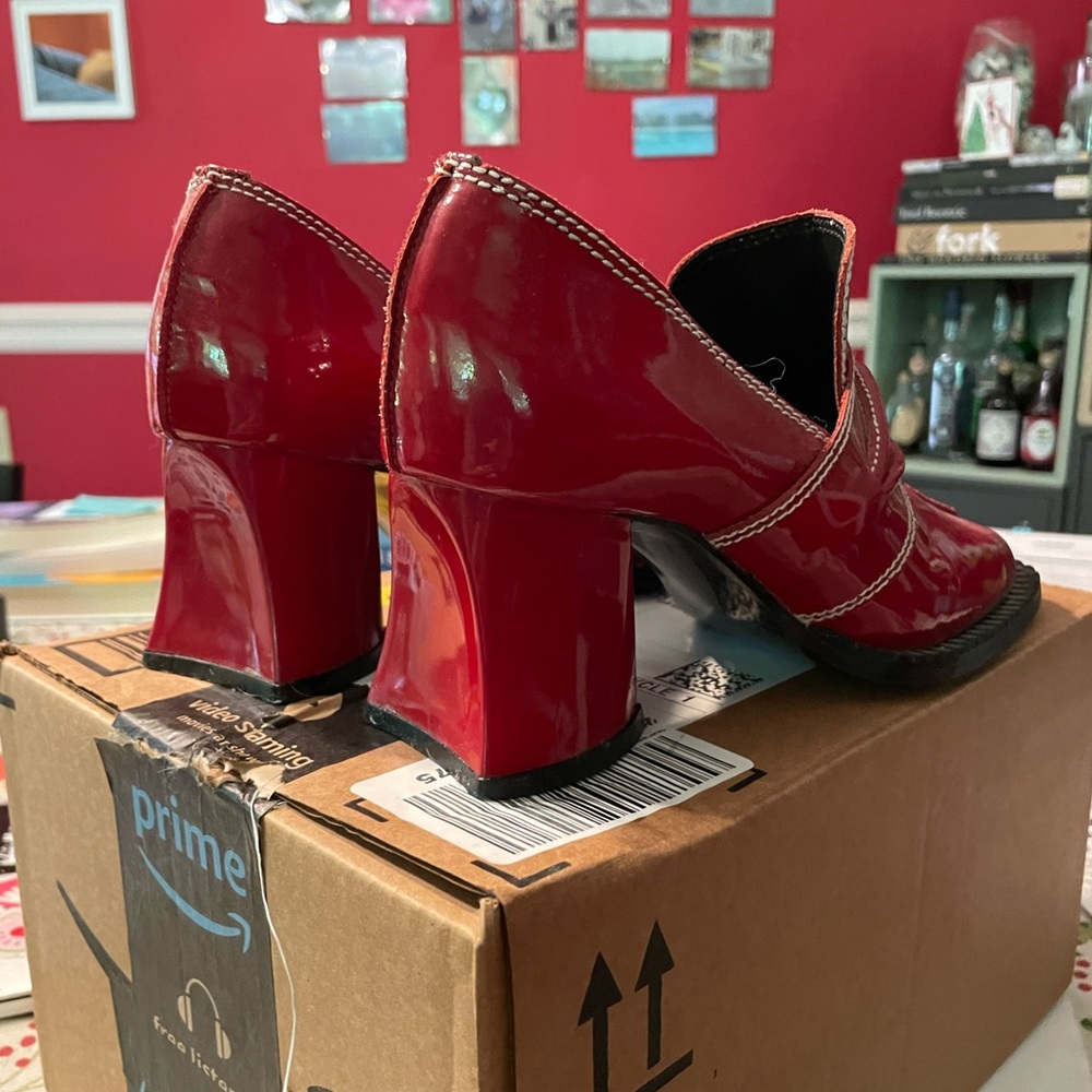 Kick-ass vintage Fluevogs!